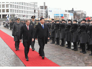  习近平同芬兰总统尼尼斯托举行会谈